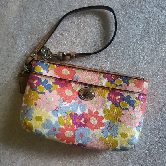 Coach Handbags - LOW START Coach Peyton Floral Medium Wristlet